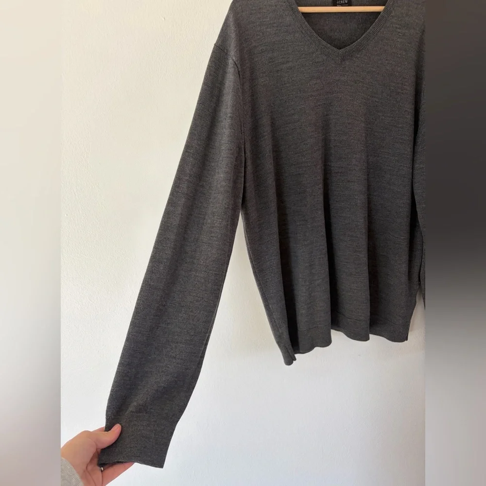 J. Crew Grey 100% Merino Wool Men’s V-Neck Knit Sweater‎ Size XLT